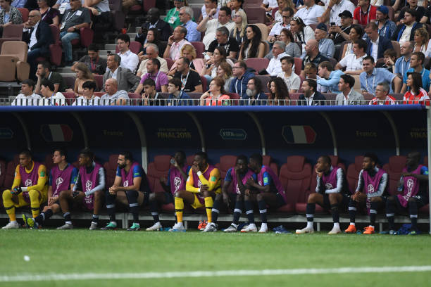 只能转向其 只能转向其